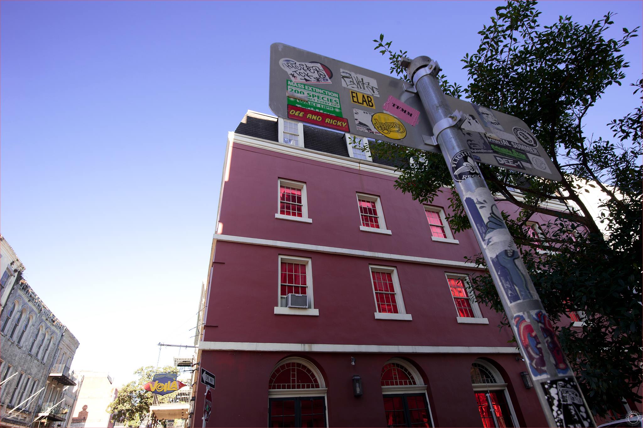 pink-building-in-new-orleans-merly-cuza-copyright-2016
